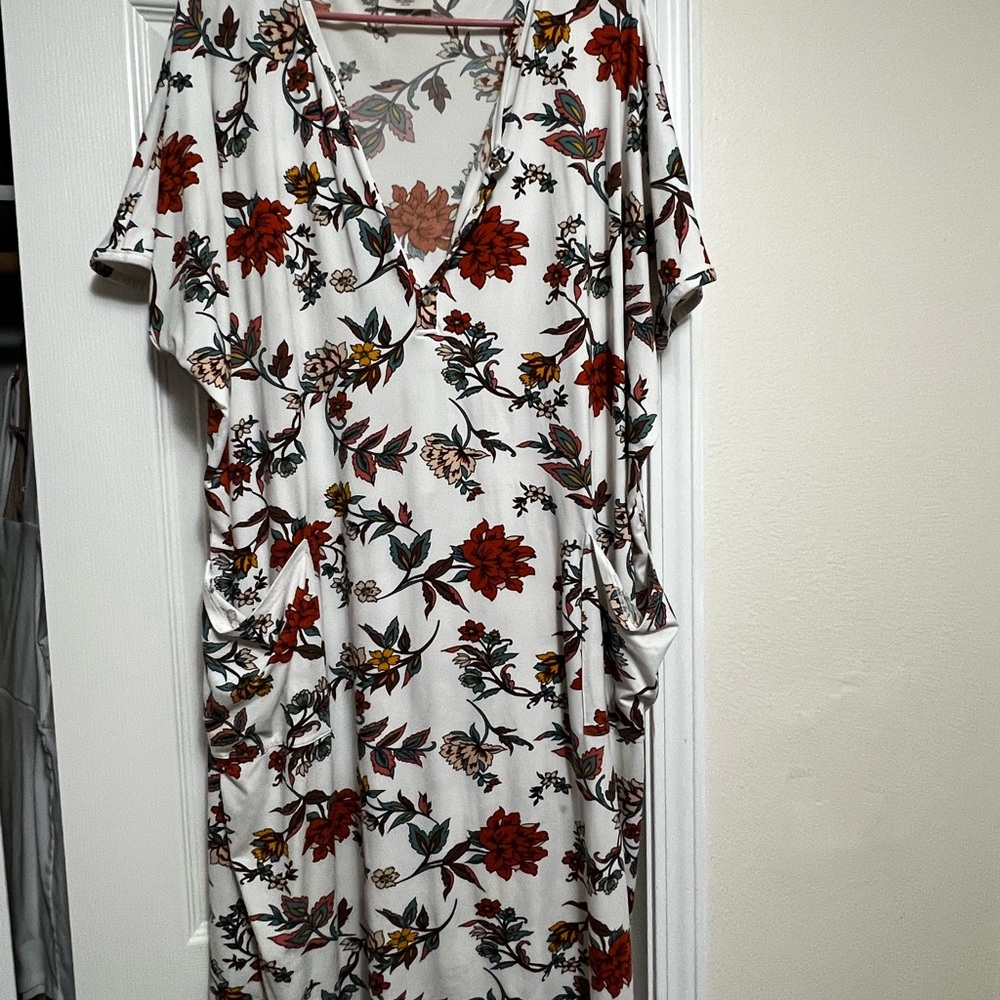 Dwell & Slumber Floral V-Neck Midi Dress